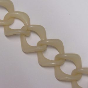 Acrylic Chain Ring 32x31mm - Beige (8 pieces)